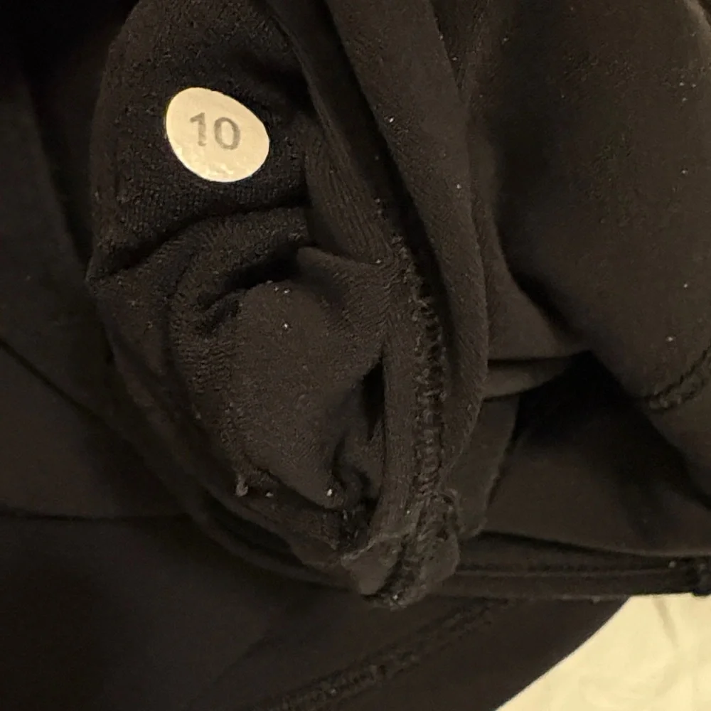 Lululemon Mesh Capri Leggings Size 10 - Picture 11 of 11